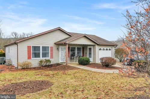 624 Canal Dr, Lincoln Colliery, PA 17963-9262