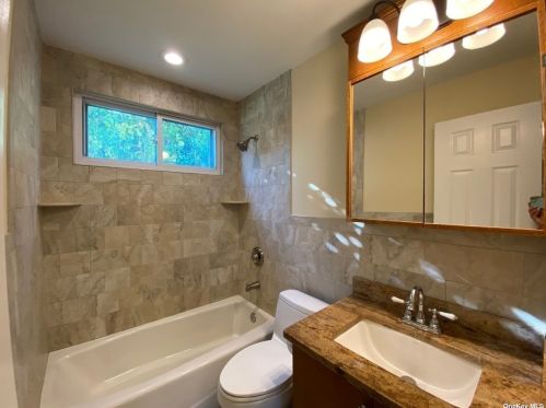 2326 Hampton Ave, Seaford NY  11783-3114 exterior