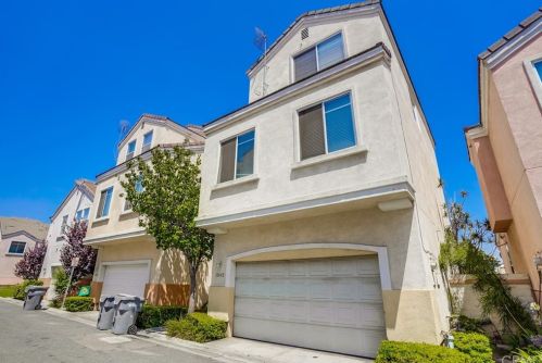 12682 Hansa Ct, Lynwood, CA 90262-5378