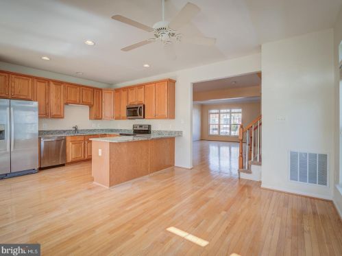 7355 Bloomington Ct, Springfield VA  22150-4920 exterior