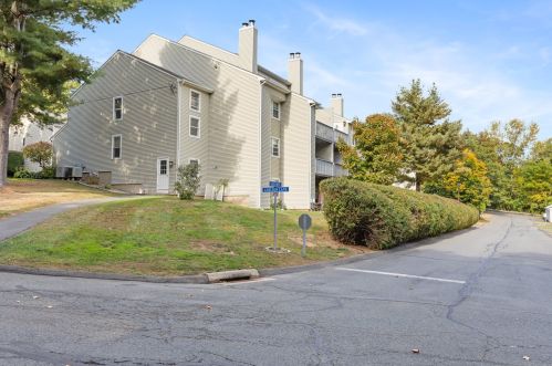 304 Carlton Ln, Rocky Hill CT  06067-1055 exterior