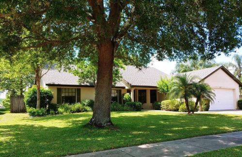 4680 Marsh Harbor Dr, Tavares, FL 32778-4761