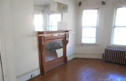 72 5th St, Bridgeport, CT 06607-1311