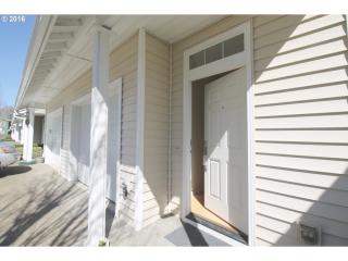 18392 Trolley Ln, Portland OR  97267-6636 exterior