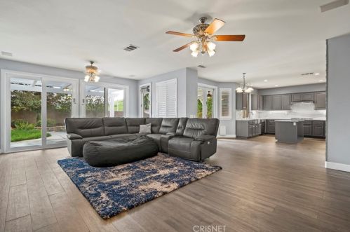 27836 Mariposa Ln, Santa Clarita CA  91384-4114 exterior