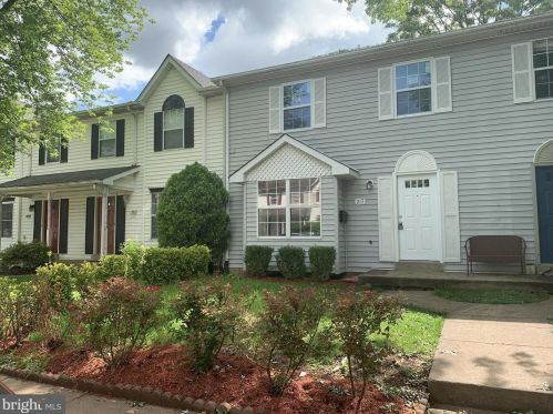 213 Meadows Ln, Leesburg, VA 20176-4470