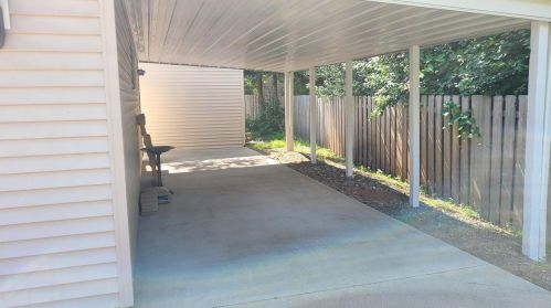 1950 Blueberry Ln, Green Bay, WI 54304-1604