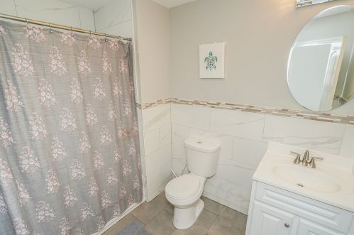 195 Franklin Rd, Oakdale NY  11769-2243 exterior