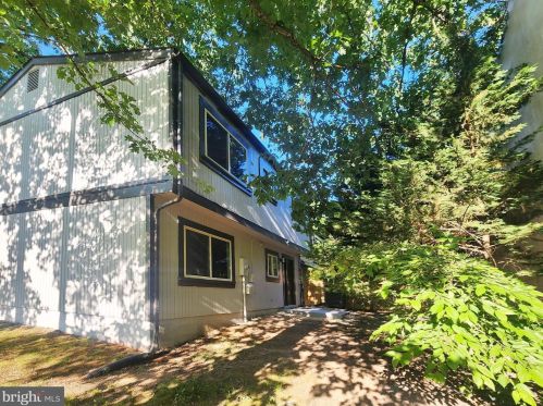 2227 Sanibel Dr, Herndon VA  20191-1227 exterior