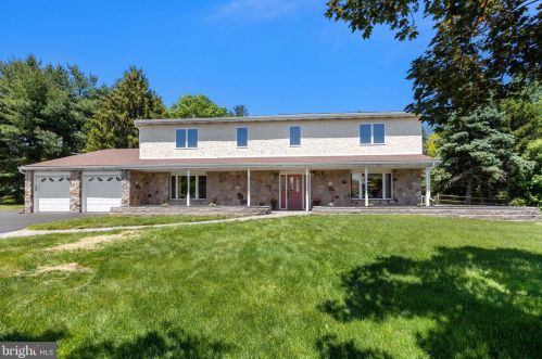 15 Adele Dr, Southampton, PA 18954-1603
