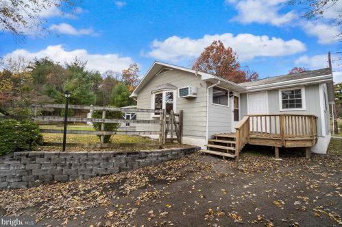 3940 Fireline Rd, Palmerton, PA 18071-5739