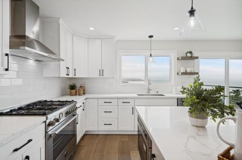 162 Beachview Ave, Pacifica CA  94044-1512 exterior