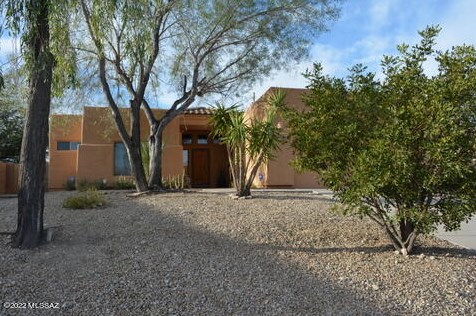 2955 Royal Copeland Dr, Tucson, AZ 85745-1594