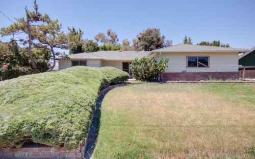 2120 Santa Rosa Dr, Hollister, CA 95023-9492