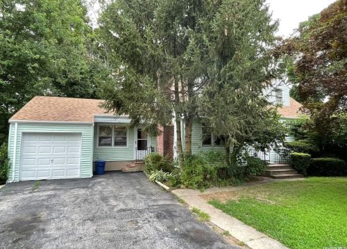 15 Richwood Pl, Huntington Station, NY 11746-3227