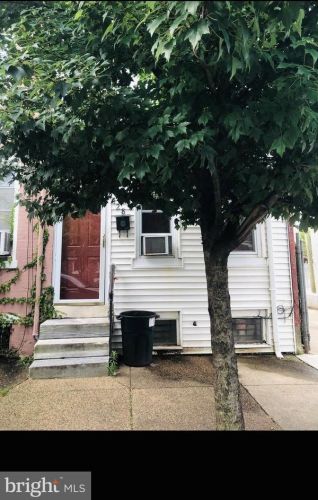 428 Pine St, Camden, NJ 08106-2131