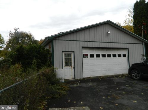 102 Pottsville St, Port Carbon, PA 17965-1513
