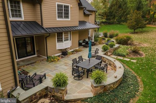 10 Devonshires Ct, Blue Bell PA  19422-2560 exterior