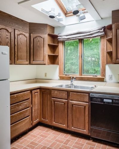 4 Nancy Dr, Rutland, MA 01543-1717