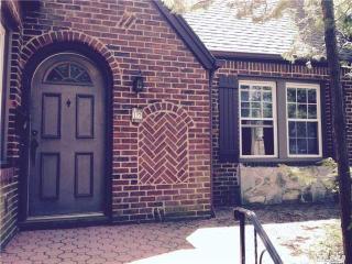 19 Webster St, Lynbrook, NY 11563-1015