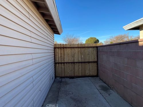 1038 Avenue, Lancaster CA exterior