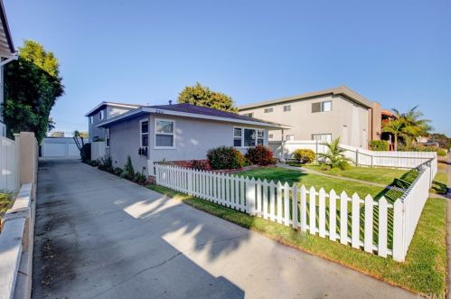 2211 Nelson Ave, Redondo Beach, CA 90278-2409