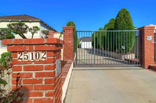 25102 Oak St, Lomita, CA 90717-2210