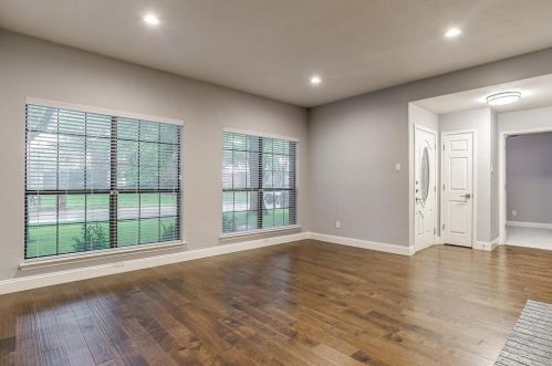 3832 Parkmont Dr, Plano TX  75023-1043 exterior
