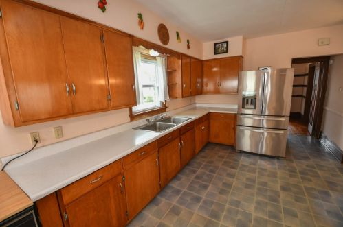 120 Concord Ave, Watertown, WI 53094-4002