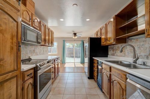 4550 Berwick Dr, San Diego CA  92117-4228 exterior