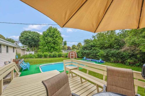 553 Larry Ln, Green Bay, WI 54311-7533