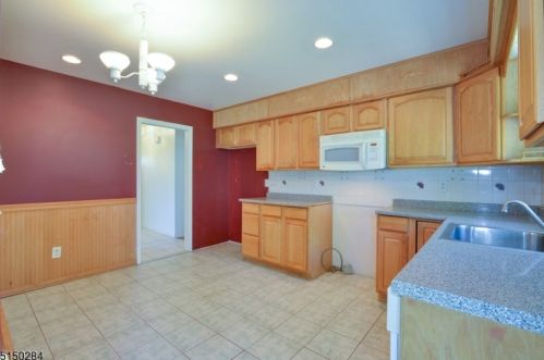 6 Sandra Rd, East Amwell Township NJ  08551-1009 exterior