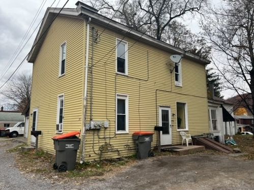 2011 7th Ave, Beaver Falls, PA 15010-3903