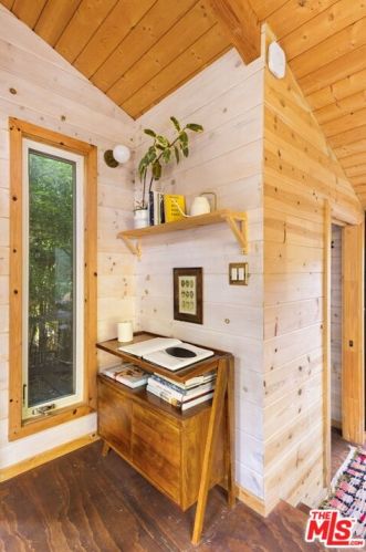 19751 Grand Vw Dr, Topanga CA  90290-3313 exterior