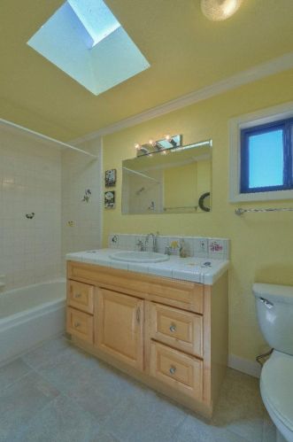 1237 Flores St, Seaside CA  93955-5516 exterior