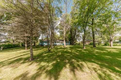 9616 Greenview Ln, Thiensville WI  exterior