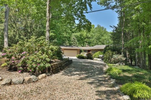 12 Fawn Hl Rd, Tuxedo Park NY  10987-3531 exterior
