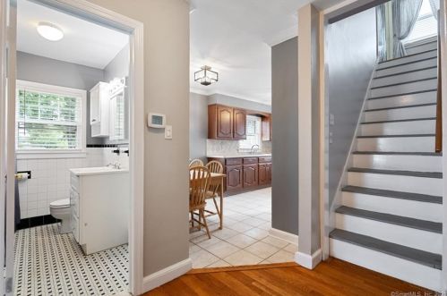 5 Lincoln St, North Haven CT  06473-1807 exterior