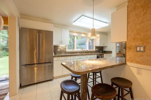 47 Brooks Hill Rd, Waterbury, CT 06716-2439