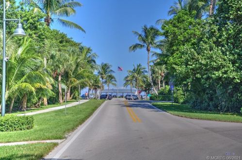 11055 Federal Hwy, Hobe Sound FL  33455-5167 exterior