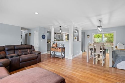 20 Oakwood Ln, Thiells, NY 10984-1403
