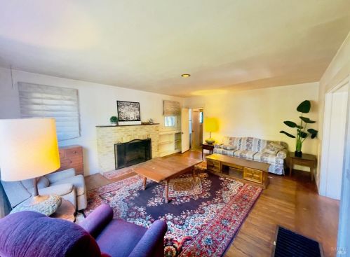 824 Orchard St, Santa Rosa, CA 95404-3741