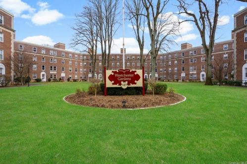 445 Gramatan Ave, Mount Vernon NY  10552-2924 exterior