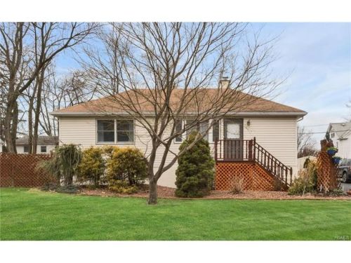 66 Highway Ave, Congers, NY 10920-2518