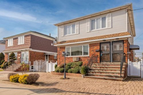 155-40 Bridgeton St, Jamaica, NY 11414-2809
