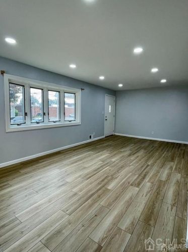 201 Campbell St, Woodbridge NJ  07095-2305 exterior