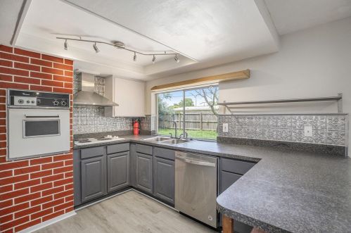 3253 Jamestown Dr, Tarpon Springs, FL 34691-1310