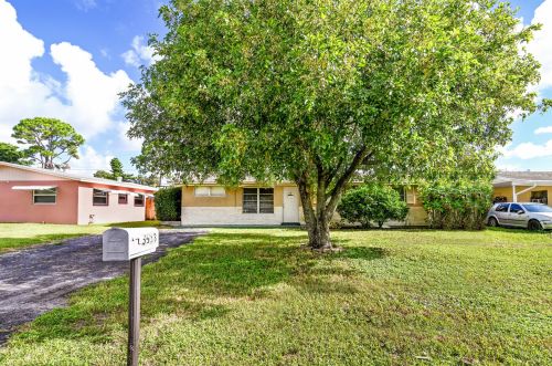 5663 Middlecoff Dr, West Palm Beach, FL 33413-1238