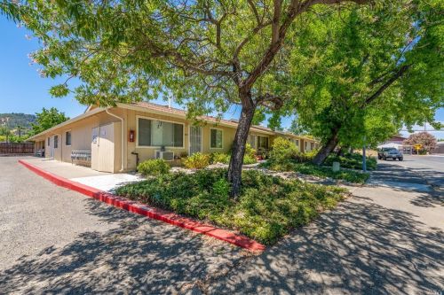 1580 Bush St, Ukiah, CA 95482-7204