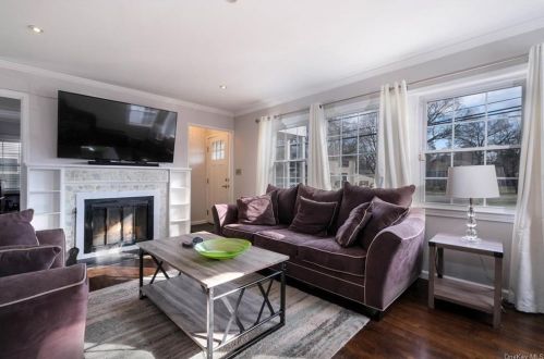 22 Randolph Rd, White Plains NY  10607-1516 exterior